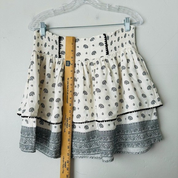 Springfield Paisley Boho Cream and Gray  Short Skirt Women’s Size 8 - Picture 6 of 8